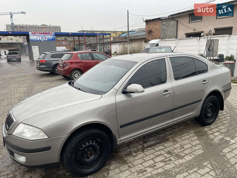 Лифтбек Skoda Octavia 2006 в Черновцах