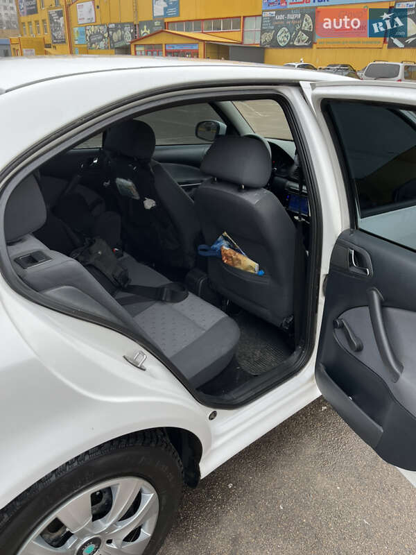 Лифтбек Skoda Octavia 2009 в Житомире