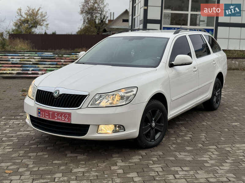 Універсал Skoda Octavia 2012 в Сумах