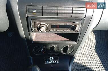 Лифтбек Skoda Octavia 2002 в 