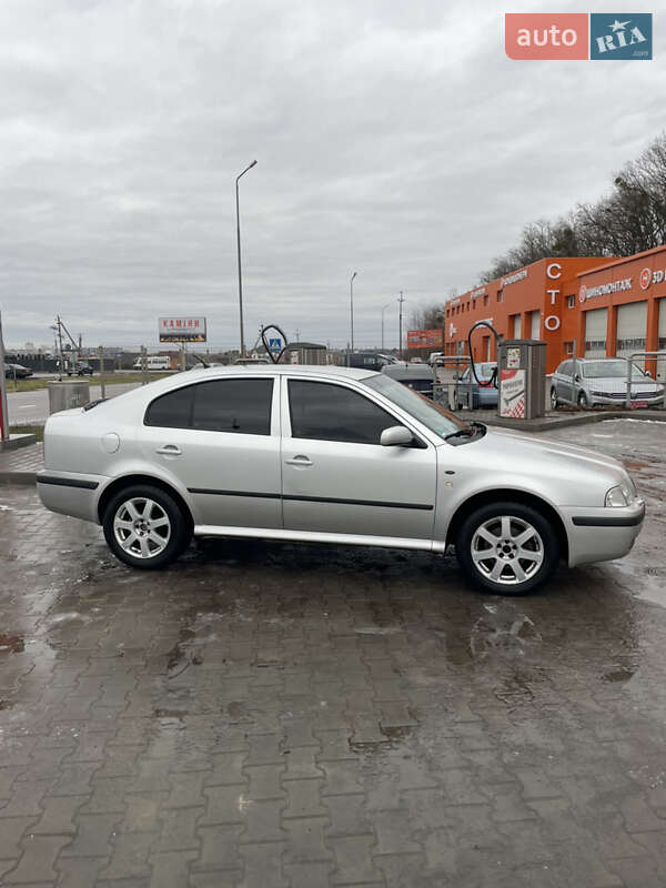 Лифтбек Skoda Octavia 2003 в Луцке