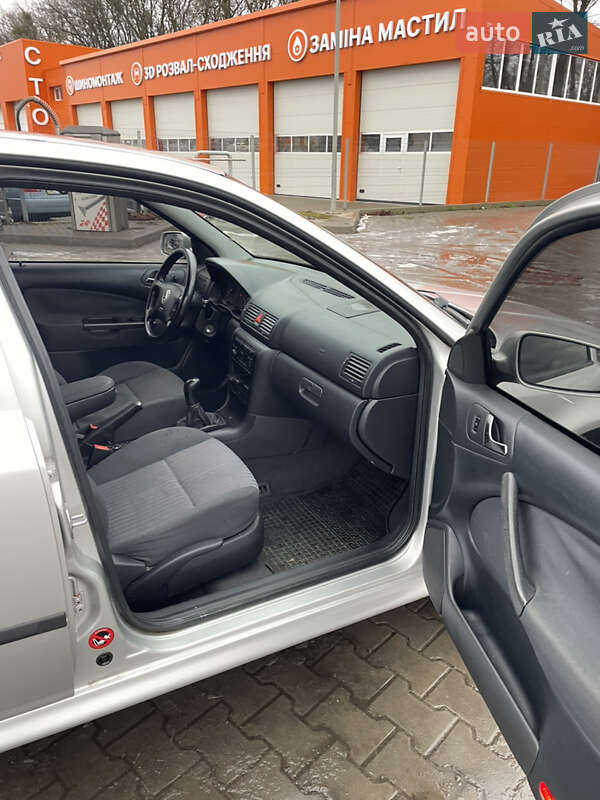 Лифтбек Skoda Octavia 2003 в Луцке