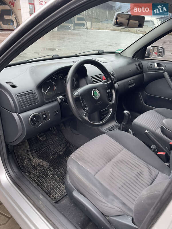 Лифтбек Skoda Octavia 2003 в Луцке