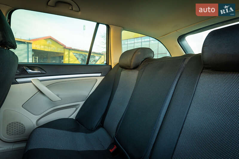 Універсал Skoda Octavia 2010 в Житомирі