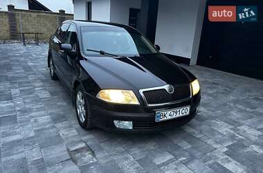 Ліфтбек Skoda Octavia 2006 в Рівному