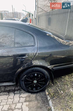 Хэтчбек Skoda Octavia 2005 в 