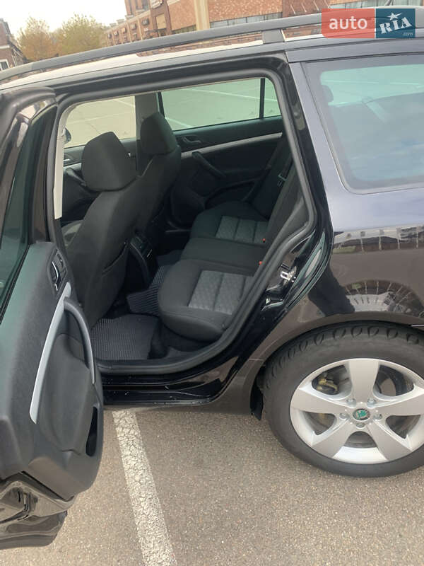 Универсал Skoda Octavia 2009 в Глевахе