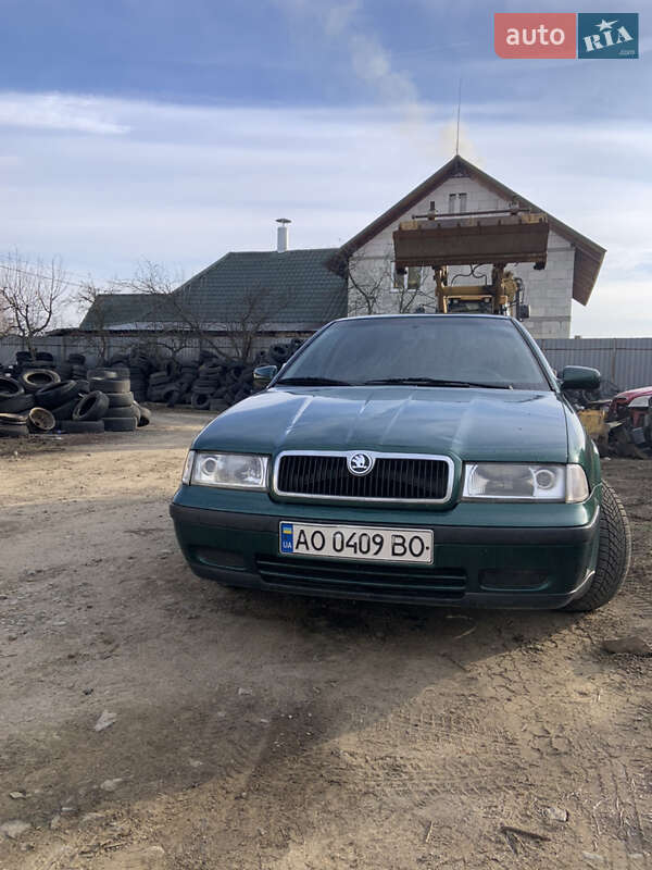Лифтбек Skoda Octavia 1998 в 