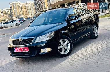 Универсал Skoda Octavia 2010 в Вишневом