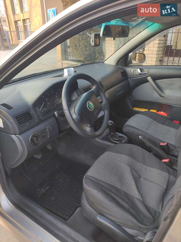 Лифтбек Skoda Octavia 2005 в Черновцах