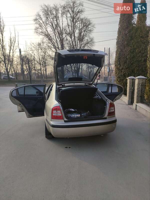 Лифтбек Skoda Octavia 2005 в Черновцах