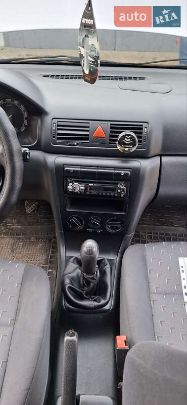 Універсал Skoda Octavia 2003 в Чернівцях