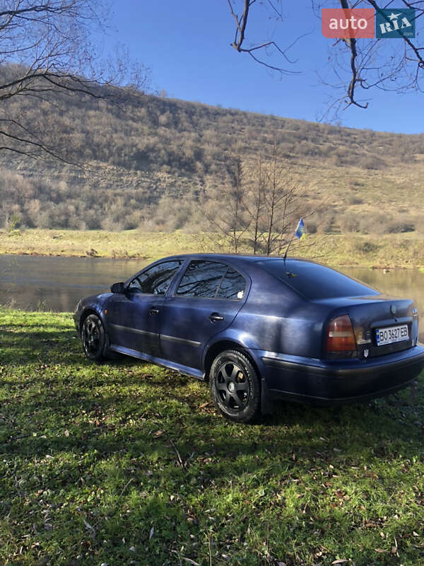 Лифтбек Skoda Octavia 1998 в 