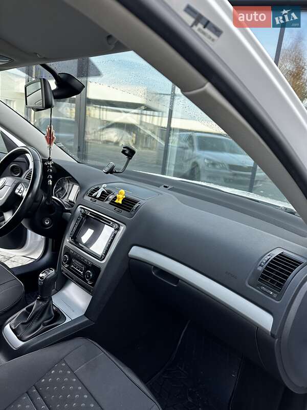 Універсал Skoda Octavia 2012 в Ужгороді