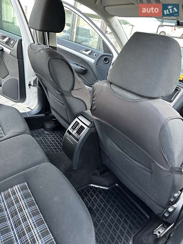 Універсал Skoda Octavia 2012 в Ужгороді