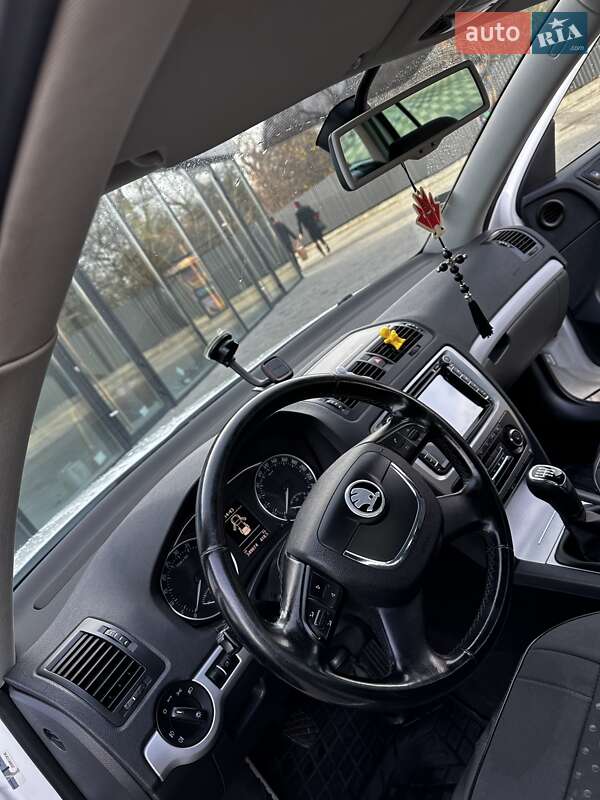 Універсал Skoda Octavia 2012 в Ужгороді