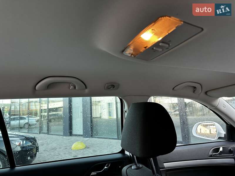 Універсал Skoda Octavia 2012 в Ужгороді