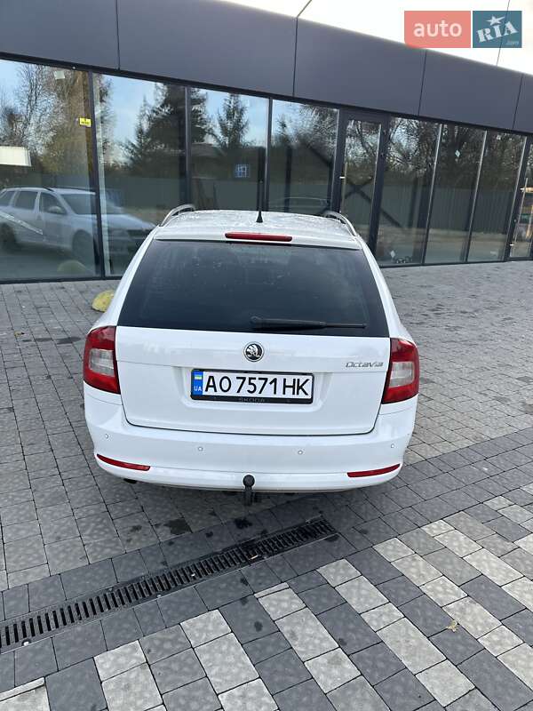 Універсал Skoda Octavia 2012 в Ужгороді