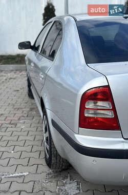 Лифтбек Skoda Octavia 2006 в Теофиполе