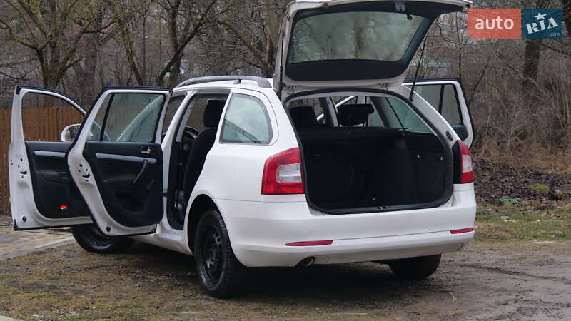 Універсал Skoda Octavia 2011 в Бережанах