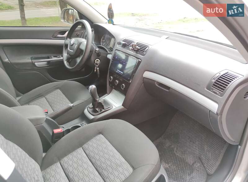 Ліфтбек Skoda Octavia 2009 в Дніпрі