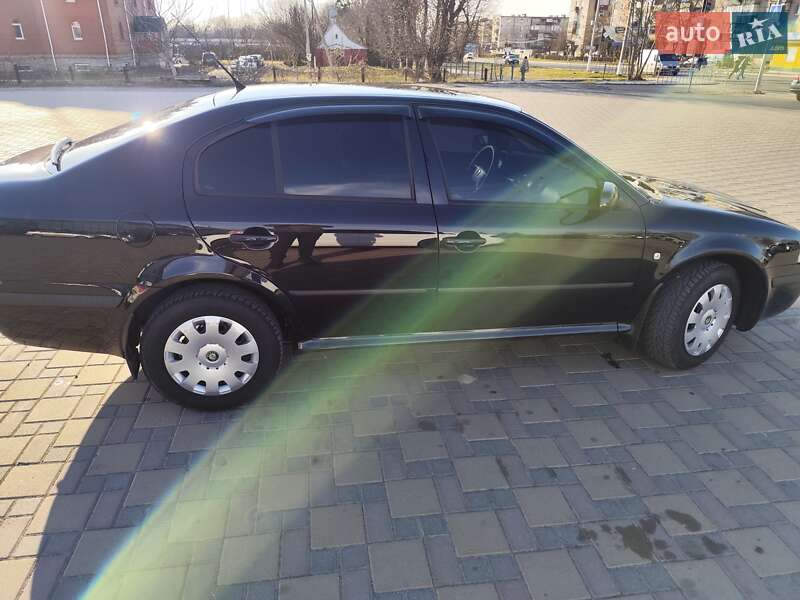 Лифтбек Skoda Octavia 2005 в 