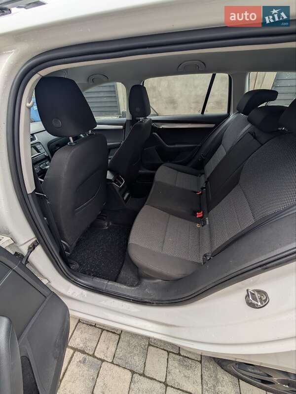 Універсал Skoda Octavia 2015 в Ужгороді