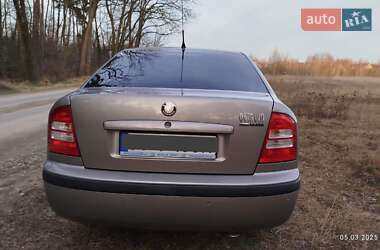 Лифтбек Skoda Octavia 2009 в 