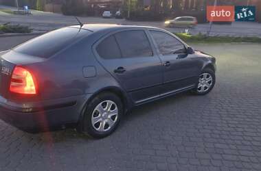 Лифтбек Skoda Octavia 2004 в 