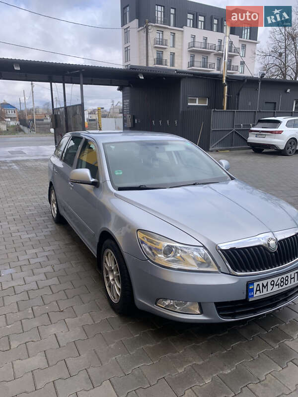 Універсал Skoda Octavia 2009 в Звягелі