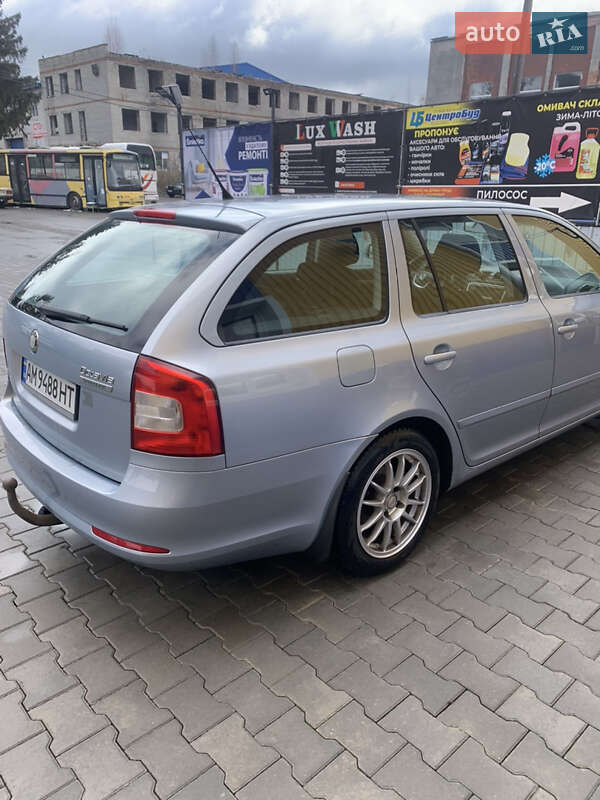 Універсал Skoda Octavia 2009 в Звягелі