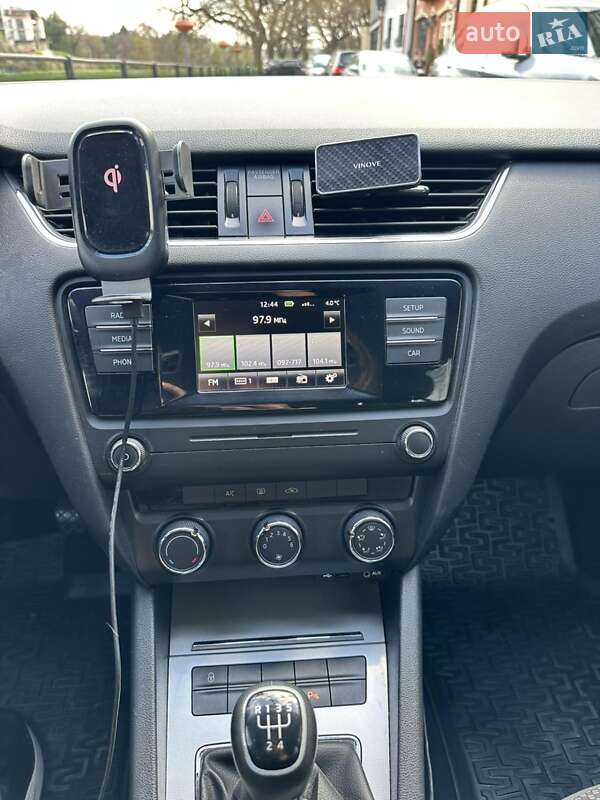 Універсал Skoda Octavia 2015 в Ужгороді