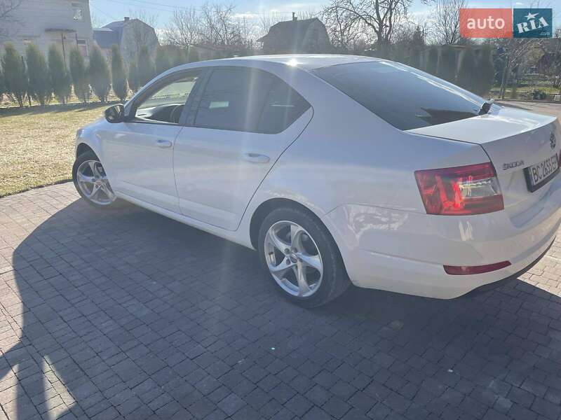 Лифтбек Skoda Octavia 2015 в Львове