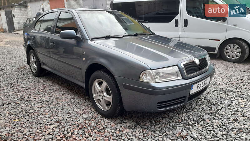 Лифтбек Skoda Octavia 2004 в 