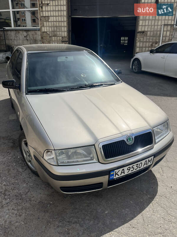 Лифтбек Skoda Octavia 2005 в 