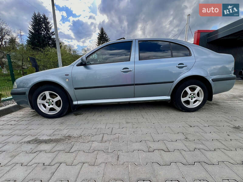 Лифтбек Skoda Octavia 2003 в Львове