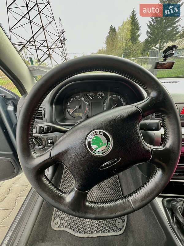 Лифтбек Skoda Octavia 2003 в Львове