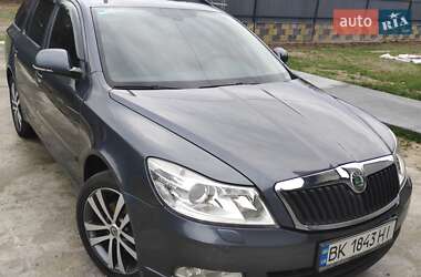 Универсал Skoda Octavia 2010 в Вараше