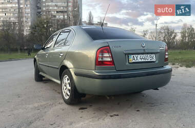 Лифтбек Skoda Octavia 2003 в 