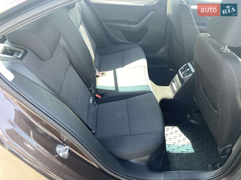 Лифтбек Skoda Octavia 2015 в Днепре