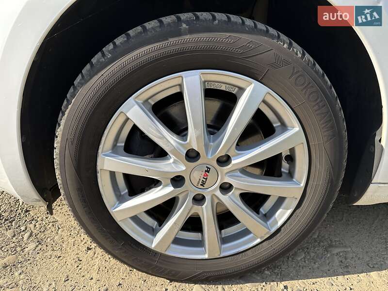 Универсал Skoda Octavia 2014 в Стрые