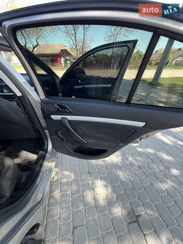 Лифтбек Skoda Octavia 2011 в Чемеровцах