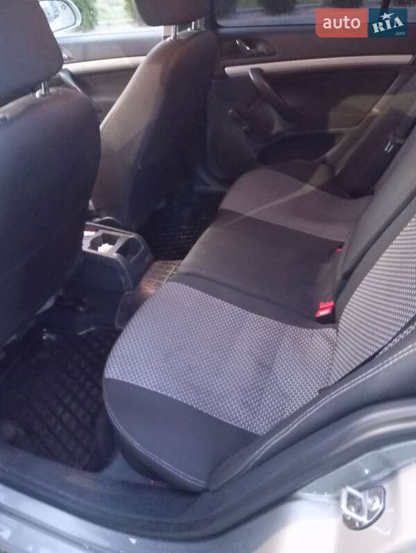 Универсал Skoda Octavia 2010 в Маневичах