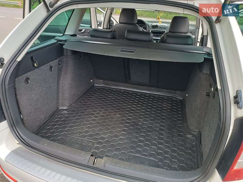 Универсал Skoda Octavia 2011 в Подобовце