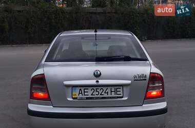 Лифтбек Skoda Octavia 2002 в 
