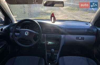 Лифтбек Skoda Octavia 2002 в 