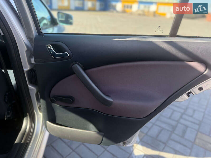 Універсал Skoda Octavia 2001 в Житомирі