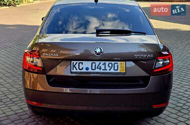 Ліфтбек Skoda Octavia 2019 в 
