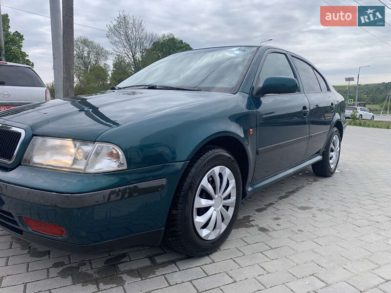 Лифтбек Skoda Octavia 1999 в 