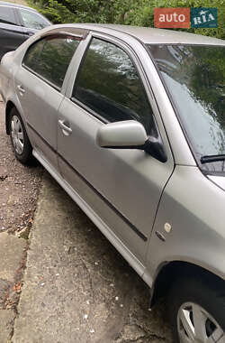 Лифтбек Skoda Octavia 2002 в 
